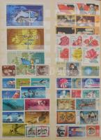 ABRIA nagyalakú rugós berakó 15 lappal, benne NDK anyag 1980-ig, magas katalógus érték, érdemes megn...