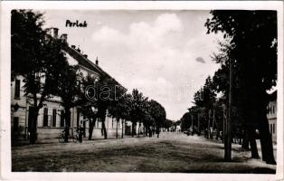 1941 Perlak, Prelog; utca, férfiak kerékpárral / street view, men with bicycles