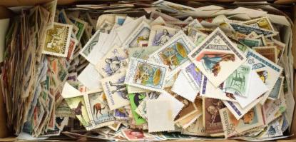 Kb 500 gramm régi és modern magyar bélyeg ömlesztve cipős dobozban