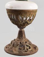 Antik asztali petróleumlámpa, tejüveg tégellyel, sérüléssel, m: 26 cm