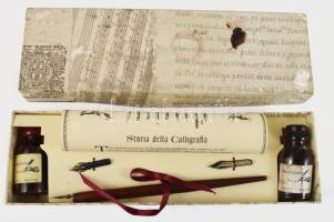 Ajándék kalligráfia szett, kissé kopott dobozában