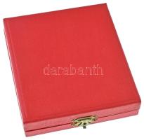 1976. "Önzetlen Társadalmi Munkáért - MUSz" zománcozott jelvény fém plaketten, eredeti tok...