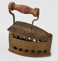 Kisméretű bronz vasaló, 10x11,5 cm