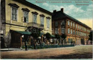 1921 Magyaróvár, Mosonmagyaróvár; A Mosonmegyei takarékpénztár, Központi kávéház, pincérek. Pingitzer Ignác kiadása (EK)