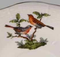 Herendi Rothschild mintás leveses csésze alátéttel. Jelzett, alátéten repedéssel, d: 18 cm