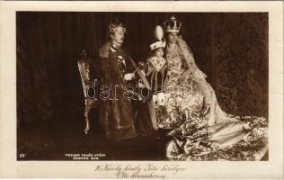 IV. Károly király, Zita királyné és Ottó koronaherceg / Charles I of Austria, Queen Zita and Crown Prince (Habsburg) Otto. Koller tanár utóda Szenes felvétele 1916.