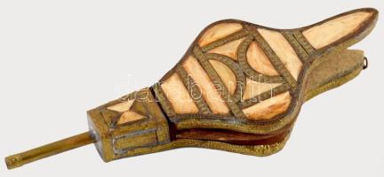 Jemeni kis füstölő. Réz, bőr, tevecsont, h: 32,5 cm