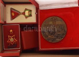 Vegyes 41db-os szocialista jelvény, emlékérem és plakett tétel, eredeti tokokban T:vegyes