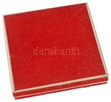 Palotás József (1947-) 1977. "Dunaújvárosi Uszoda építéséért" egyoldalas, öntött bronz eml...