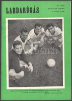 1961 A Labdarúgás című újság VII. évfolyamának 6. száma, rajta Fenyvesi Máté (1933-2022) labdarúgó a...