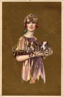 1922 Italian art postcard, lady with dogs. Proprieta Artistica riservata 5-4. (kis szakadás / small tear)