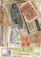 443 db magyar +268 db külföldi bakjegy benne "Kossuth-bankó", korona, pengő, infla, Vörös Hadsereg, forint(500Ft is),D. Reich,stb. T:I,II,III,IV nagyon sok hajtatlannal !