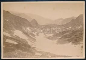 cca 1890 Jeges tó a lengyel nyereg, Kárpátok, keményhátú fotó Divald Károly műterméből, hátoldalon feliratozva, 11,5×16 cm