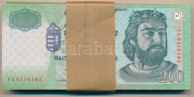 2006. 200Ft (100x) eredeti banki kötegelővel, eredeti, bontott "MNB" zacskóban. Több részl...