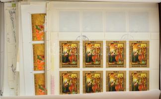 283 db magyar teljes ív az 1970-1980-as évekből, vízjelre átnézetlen anyag, dobozban / 283 Hungarian complete sheets from the 1970s-1980s