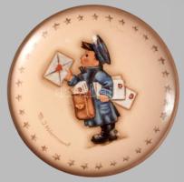 Hummel Goebel dísztálka - "Postás". Jelzett, kopással, d: 8,5 cm