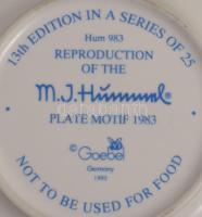 Hummel Goebel dísztálka - "Postás". Jelzett, kopással, d: 8,5 cm