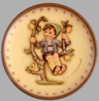 Hummel Goebel dísztálka - "Apple Tree Boy". Jelzett, kopással, d: 8,5 cm