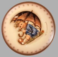 Hummel Goebel dísztálka - "Umbrella Boy". Jelzett, kopással, d: 8,5 cm