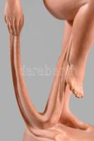 Kelemen Kristóf (1922-2001): Női akt törölközővel. Terrakotta, jelzett, kis kopással, m: 38,5 cm