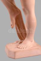 Kelemen Kristóf (1922-2001): Női akt törölközővel. Terrakotta, jelzett, kis kopással, m: 38,5 cm