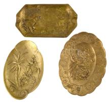 3 db plasztikus díszítésű réz tálka / hamutál, az egyik vadászjelenettel, h: 14,5 - 17 cm