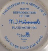 Hummel Goebel dísztálka - "Umbrella Boy". Jelzett, kopással, d: 8,5 cm