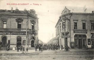 Balassagyarmat Teleky utca gyógyszertár és Schönberger Fülöp úri ruhaüzlete (Rb)