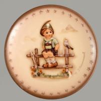 Hummel Goebel dísztálka - "Wayside Harmony". Jelzett, kopással, d: 8,5 cm