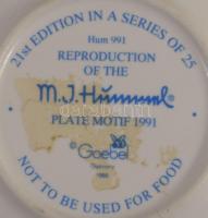 Hummel Goebel dísztálka - "Wayside Harmony". Jelzett, kopással, d: 8,5 cm
