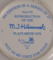 Hummel Goebel dísztálka - "Happy Pastime". Jelzett, kopással, d: 8,5 cm