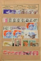 Külföldi bélyegek régi kopott kis albumban