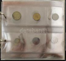 "Magyarország forint emlékpénzei" (2x: I. + II.) kétgyűrűs éremtartó albumok összesen 19db...