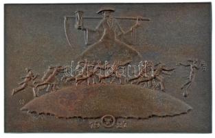 Matei Aurél (1908-1959) 1927. Idő múlását ábrázoló, egyoldalas, falra akasztható Fe bányászati plakett (90x144mm) T:AU, patina