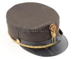 cca 1918. Tűzér főhadnagyi atilla és sapka, valamint díszelgő kard, kardbojtokkal. A zubbonyon szala...
