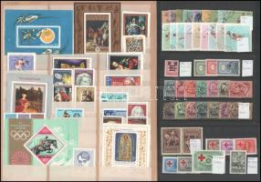 1931-1991 Magyar összeállítás berakólapokon és stecklapokon, benne Puskin-blokkpár, Bem blokk, Sztál...