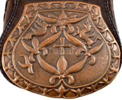 Tarsoly. Tarsolylemezen csodaszarvas és turul madár motívummal. Kézzel készített réz veret, bőr tásk...