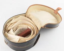 ca 1910 Komplett frakk: kabát, két mellény, egy piké, egy szövet, 3 db nyakkendő, inggallér készlet,...