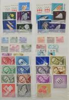 1943-2009 Jó minőségű több példányos magyar rendező az elején használatlan értékekkel is, 32 lapos, ...