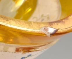 Régi vadászmintás emlékpohár, lepattanással, m: 13,5 cm