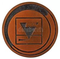 1997. "90 éves a magyar kenőanyag gyártás / MOL" kétoldalas bronz emlékérem, műanyag tokba...