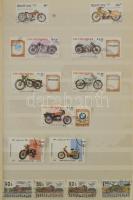 8 lapos A4-es berakó, benne vegyes külföldi bélyegek