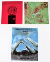 Vegyes kisplasztikával kapcsolatos tétel, 3 db:  V. Budapesti Nemzetközi Kisplasztikai Kiállítás 1981. Bp., 1981, Műcsarnok. Kiadói papírkötés.; VII. Budapesti Nemzetközi Kisplasztikai Kiállítás. Bp., 1987, Műcsarnok. A borító Maurer Dóra munkája. Kiadói kartonált papírkötés.; XIX. Országos Kisplasztikai Biennále Pécs, 2005. Szerk.: Sárkány József. Pécs, 2005, Janus Pannonius Múzeum. Kisplasztikai. Kiadói papírkötés.;