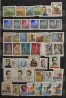 12 lapos, nagyalakú berakó, 5 oldalán néhány bélyeggel, kék borítóval