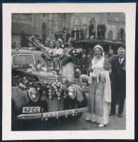 1940 Kolozsvár, bevonulás, ünneplő emberek, fotó, 6,5×6,5 cm