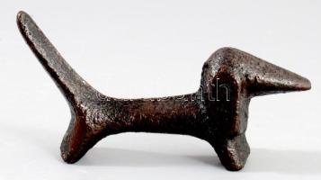 Stilizált vas kutya figura, h: 8,5 cm