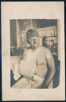 1916 Priszlop, Erdély, sérült magyar katona fotója, hátoldalon feliratozva, 13×9 cm