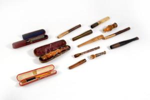 Doboznyi antik szipka, közte ezüst, borostyán, közte tokokkal, sérülésekkel.