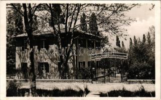 1942 Balatonboglár, Magyar Államvasutak Takarék és Segélyszövetkezetének 2. számú Majerik János üdülőháza, főbejárat a C épülettel