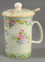 Kínai porcelán fedeles teás bögre, szűrővel, jelzett, m: 13 cm